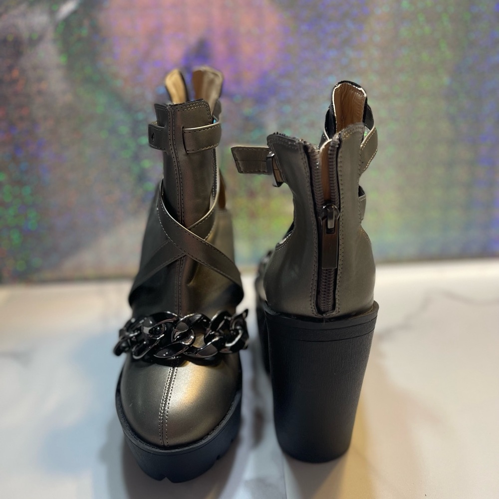 Size 10 Goth shoe republic platform ankle boot
